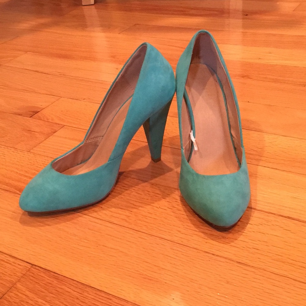 Teal Pumps 4” heel Sz 7 great for spring!
